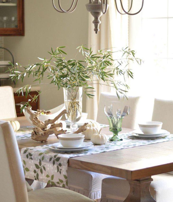 A driftwood adds a punch of style to this breakfast table