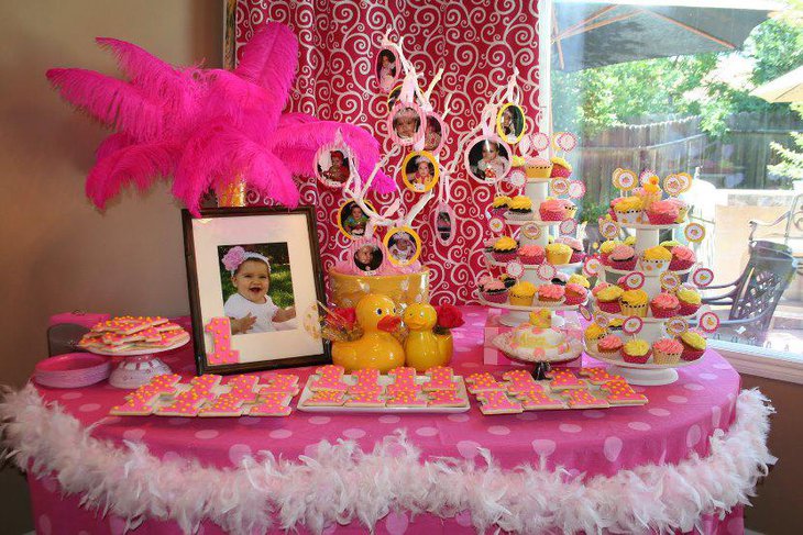 Amazing Pink Polka Themed Birthday Table Decor