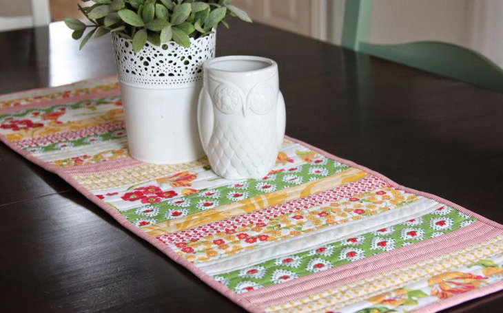 Amzing floral printed quilt style table runner