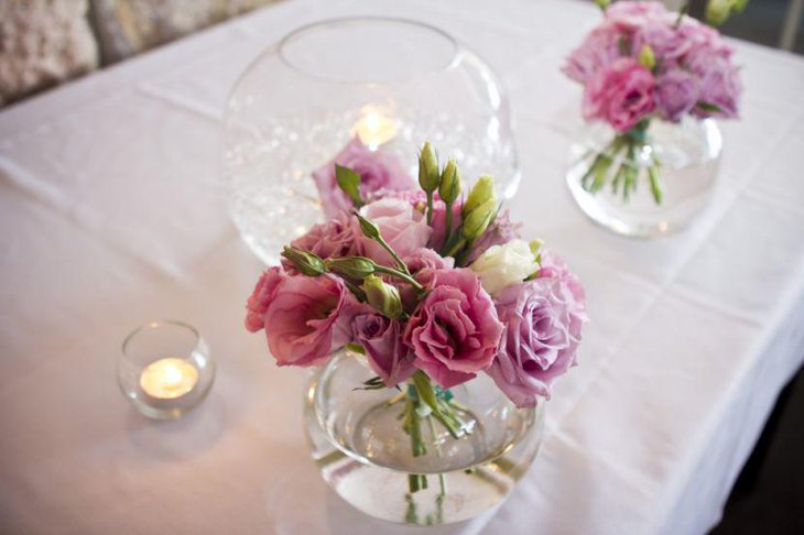 Astonishing fish bowls with pink floral arrnagement as dining table centerpiece