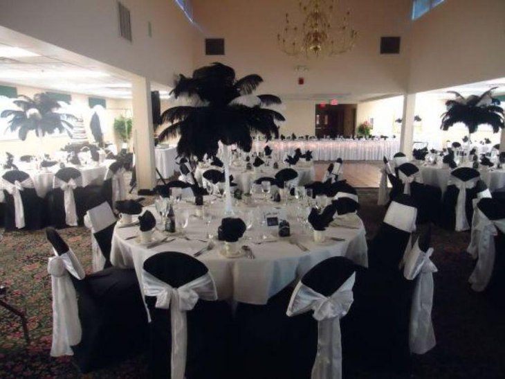 Awesome black and white wedding table centerpiece