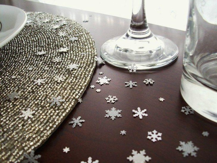 Awesome winter wonderland snowflake confetti decorations