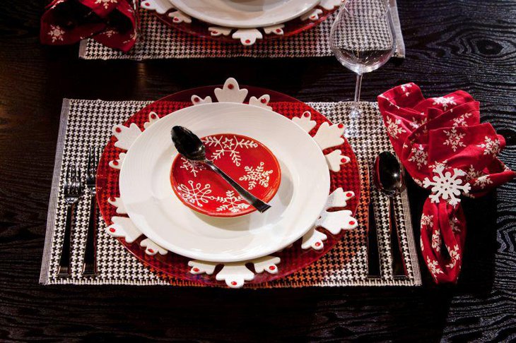 Beautiful white and red scheme on Christmas table