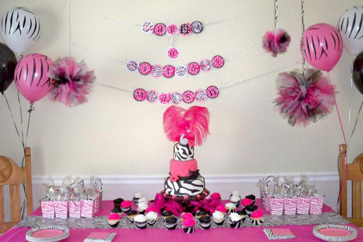 Birthday table decor in dark pink accented