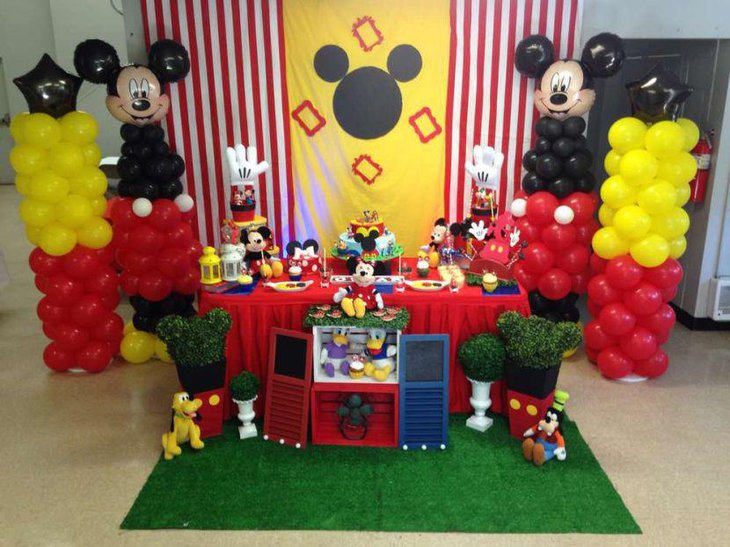 Birthday tablescape with Mickey Mouse decorations