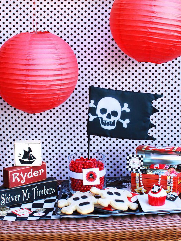 Boys birthday table decor with Pirate decorations