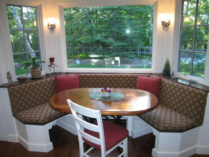 Cozy Breakfast Nook With Dining Chair And Oval Table