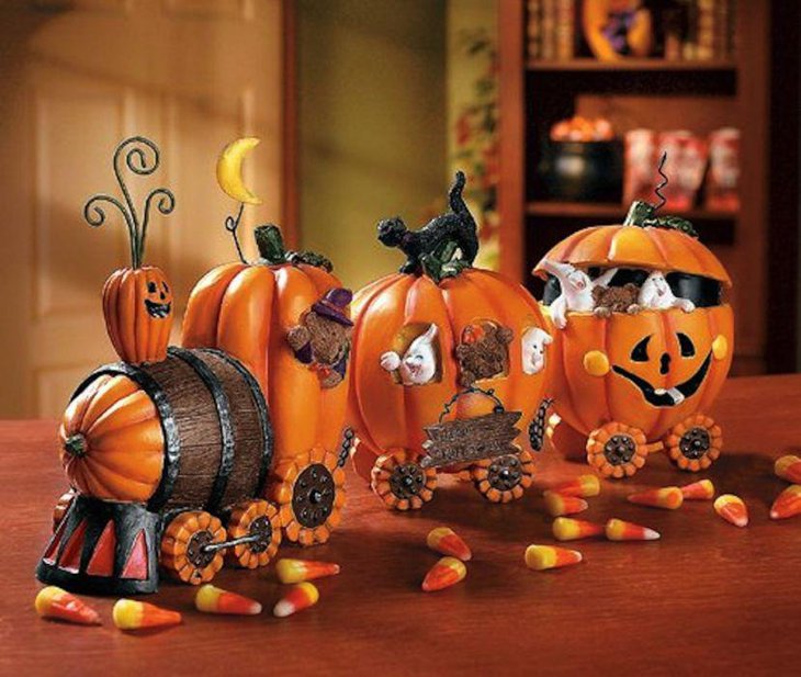 Creative pumpkin train Halloween centerpiece