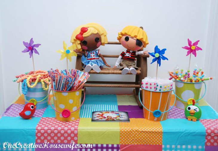 Cute DIY Bucket Decor on Birthday Table