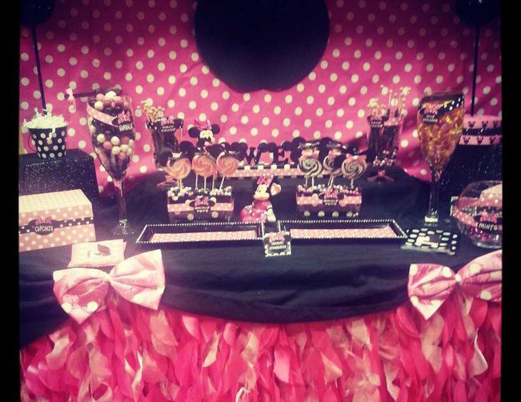 Cute Minnie Mouse polka dots candy table decor