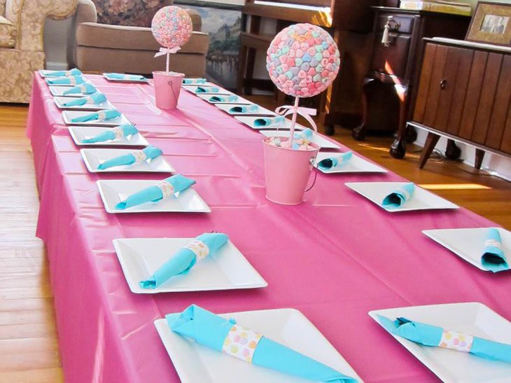 Cute Pink Bridal Shower Table Setup