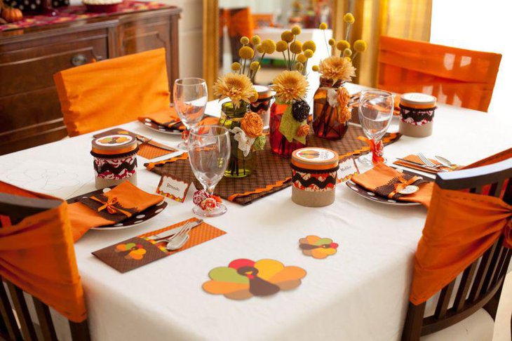 Engaging DIY Thanksgiving Table Decoration Idea With Colourful Mats Coasters and Jars