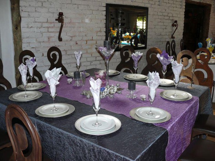 Glamorous purple accented wedding party tablescape
