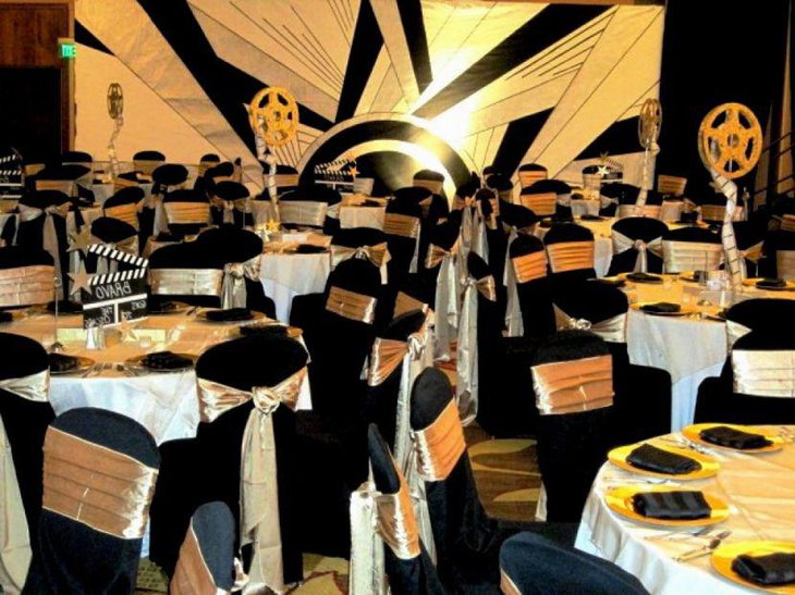 Golden themed Hollywood party table decor