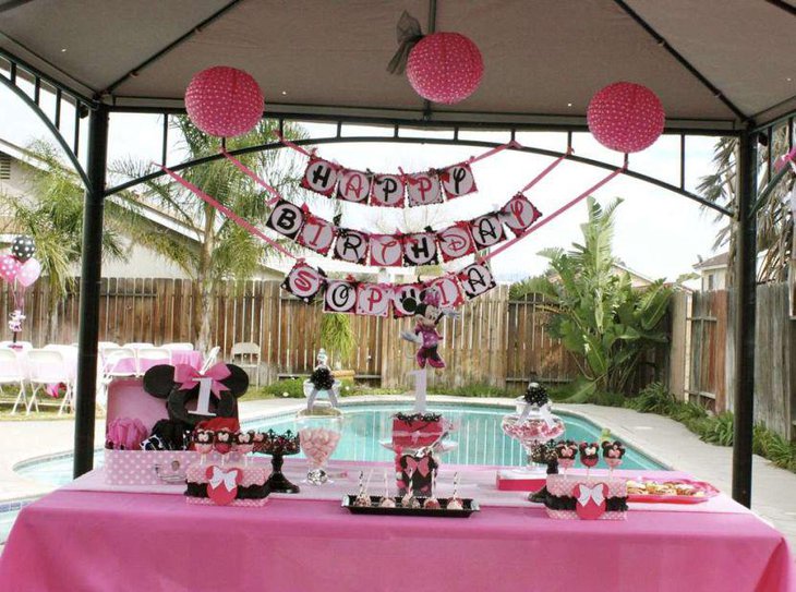Gorgeous Minnie Mouse themed birthday candy table