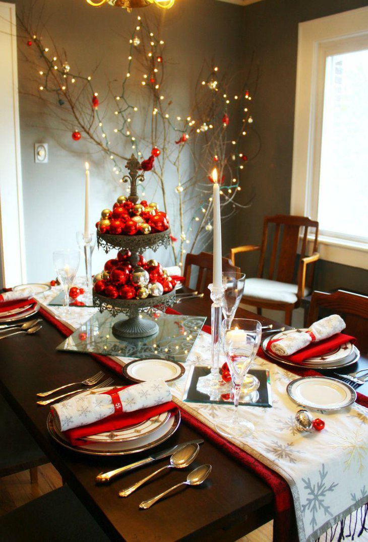 Gorgeous red and white themed holiday table