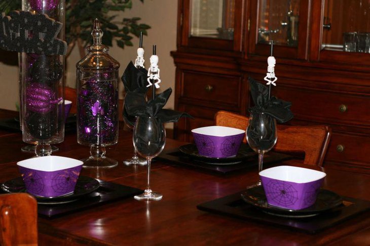 Halloween table decor with unique skeleton straws in glasses