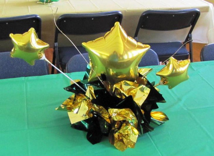 Homemade golden star graduation centerpiece idea