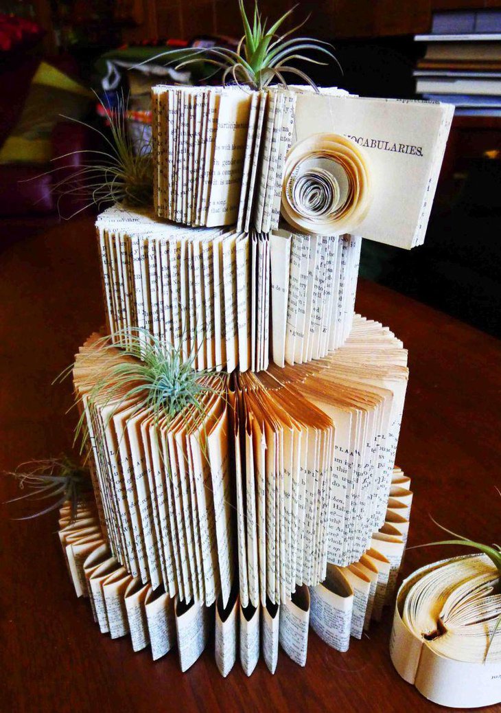 Inspirational giant paper cake centerpiece for party table setting
