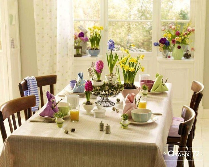 Italian table decorations using colourful flowers 1