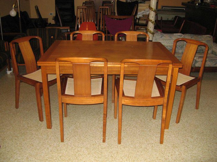 Light wooden Mid Century dining table furniture