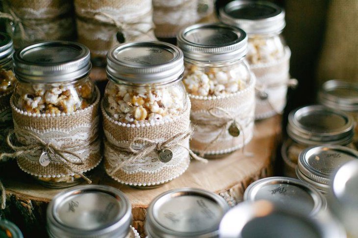 Mason jar wedding favor idea