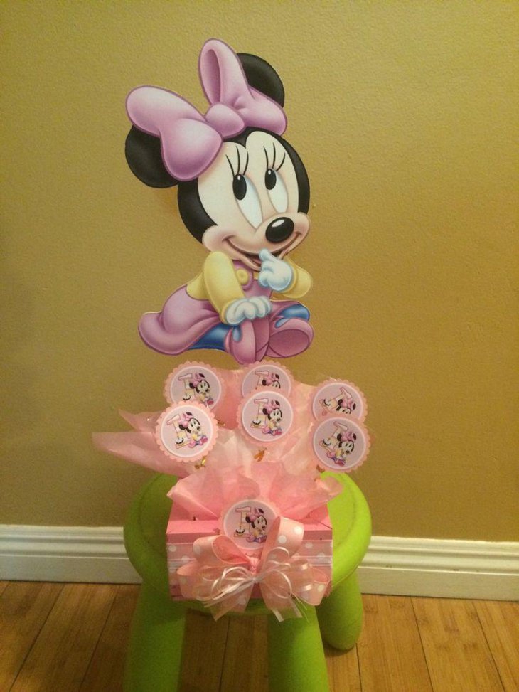 Minnie Mouse centerpiece for candy buffet table