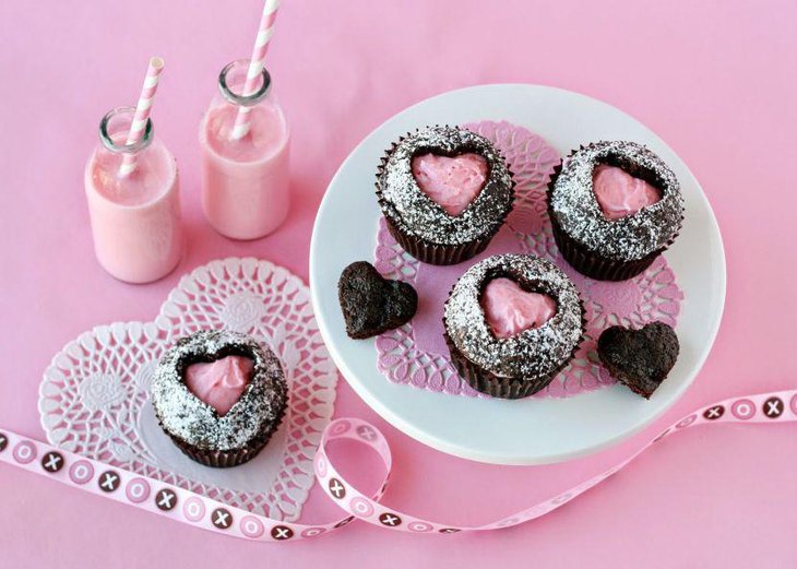 Pink cupcake centerpiece on Valentines table 1