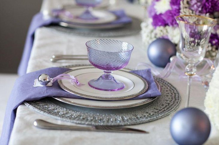 Pleasing DIY purple party table decor