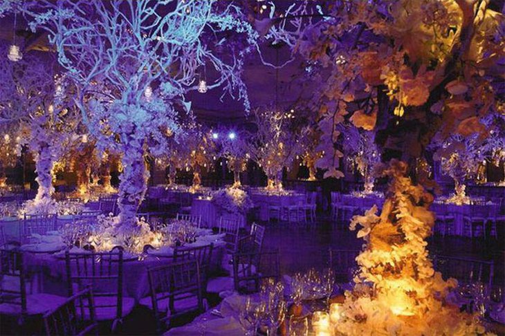 Pleasing winter purple wedding table decor