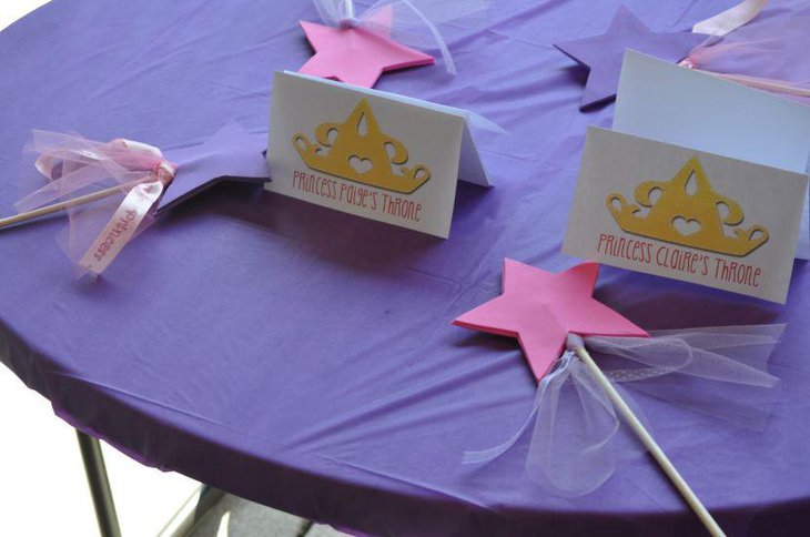 Simple and elegant Disney princess birthday party table decorations