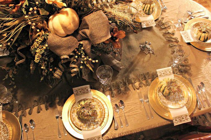 Simple burlap Thanksgiving table runner with tied burlap threads for border detailing