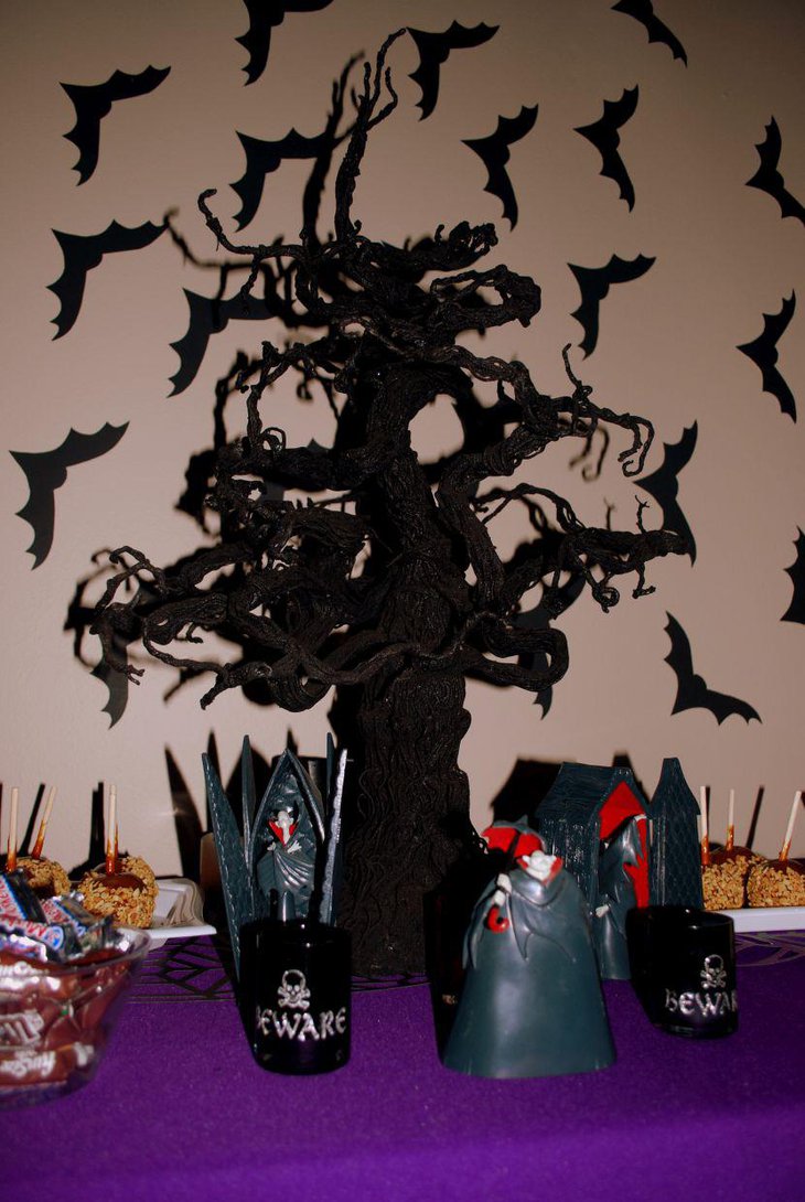Spooky Halloween tree centerpiece