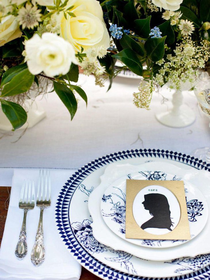 Stunning DIY wedding table decor with silhoutte profile place cards and flowers
