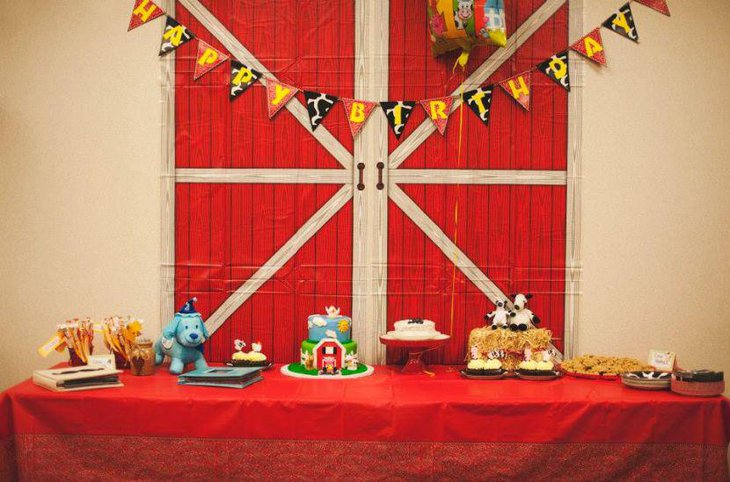 Sweet farm themed first birthday party ideas
