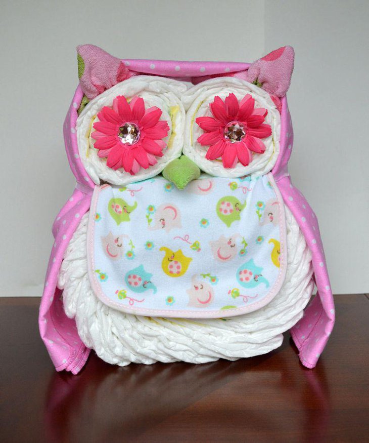 Sweet owl centerpiece made of diapers