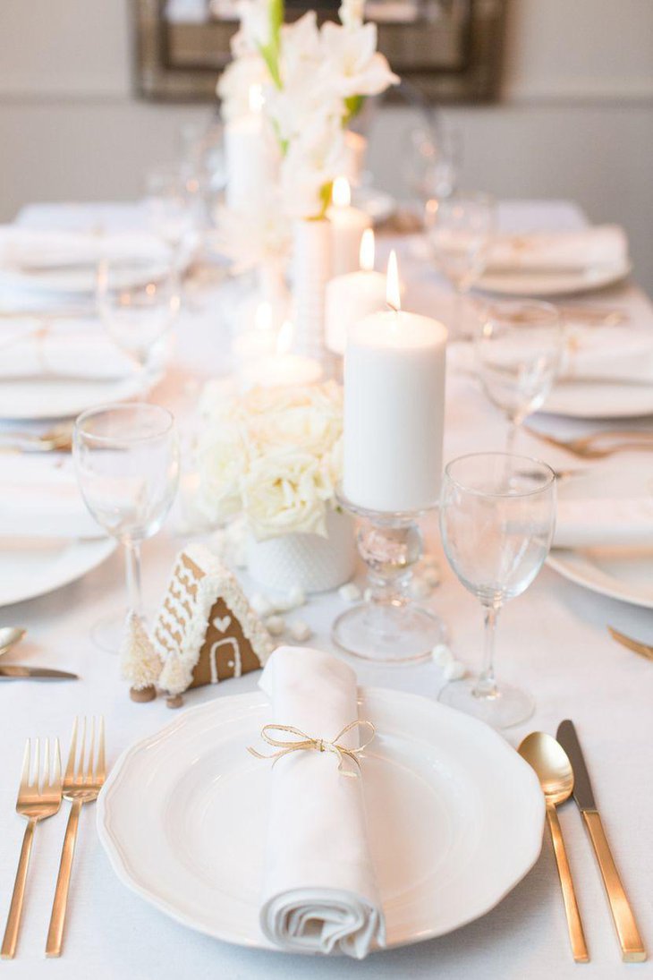 The Christmas table looks elegant in white candles and flowers