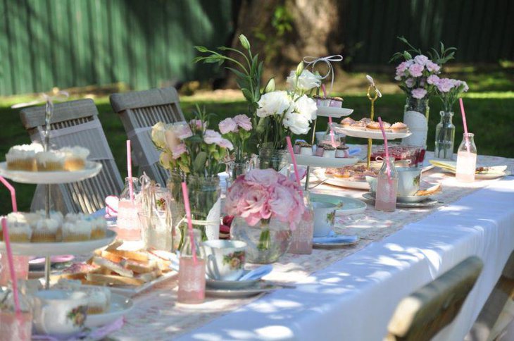 Vintage pink and white party table decorations