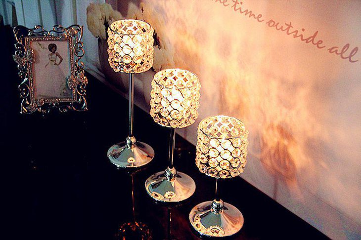 Wedding table decor with stunning crystal lamps