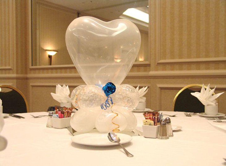 White heart balloon Valentines table centerpiece 1