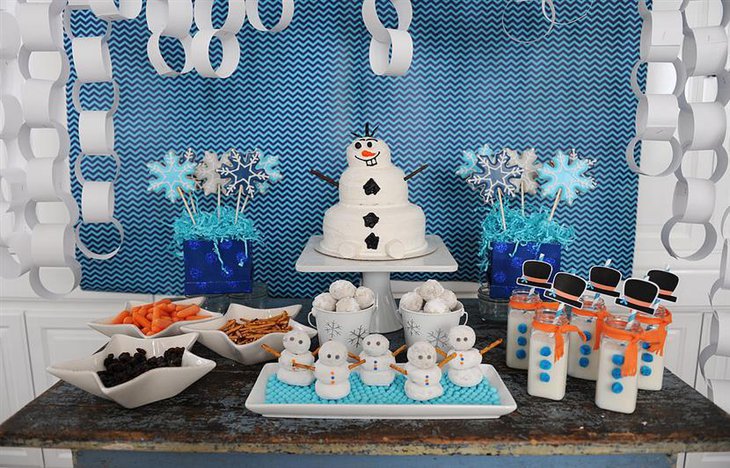 A baby shower cakes based on Frozen theme