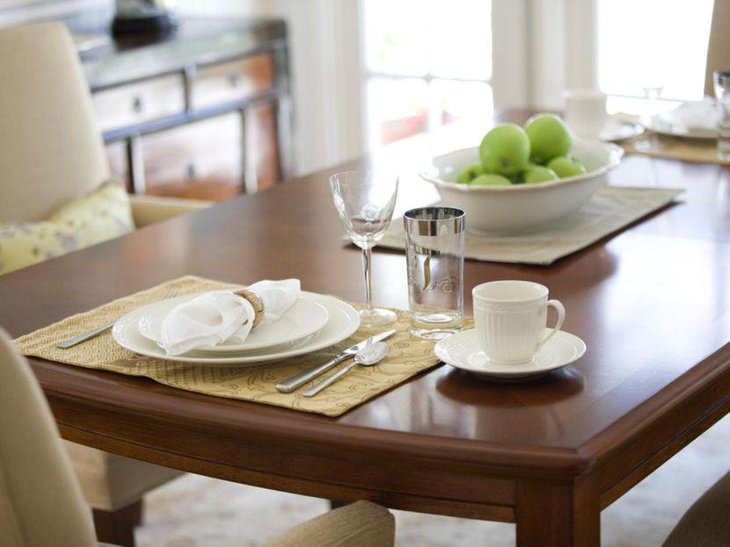 A white fruit bowl looks elegant