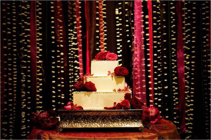 Amazing wedding cake table backdrop decor