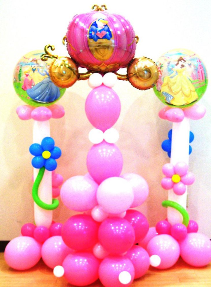 Художественный свадебный центр из ярко-розовых воздушных шаров