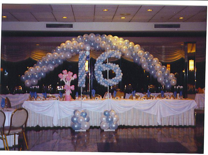 Astonishing balloon centerpiece