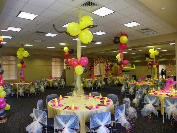 Awesome Bee Themed Baby Shower Table Set Up