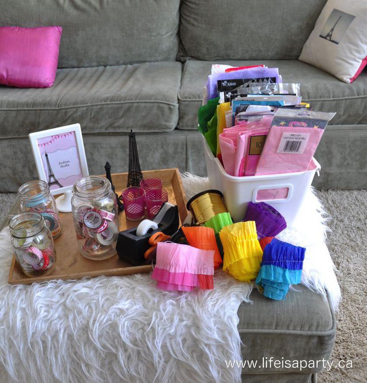 Beautiful Eiffel Tower decor in a tray