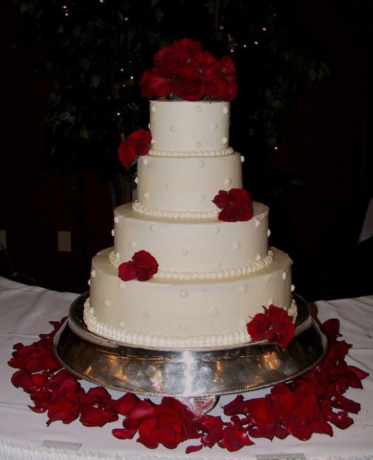 Beautiful red and white wedding cake