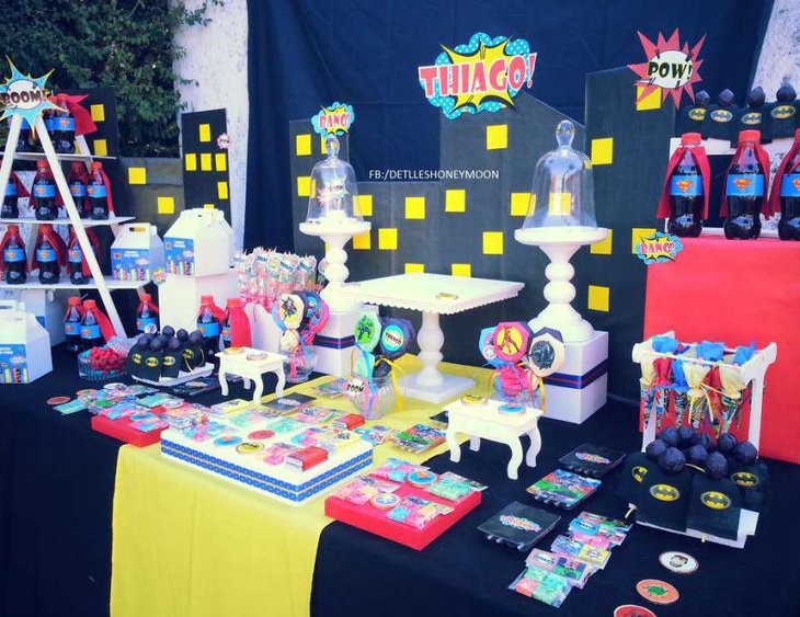 Blue and yellow Avengers party table decor