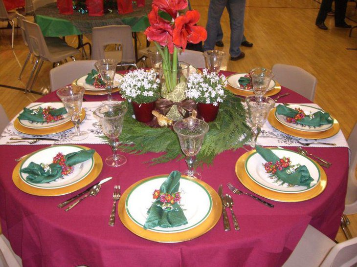 Christmas Party Table Decorations With White Plates Green Napkins And Red White Flowers